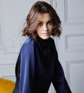 Baroque bob hairstyle gives a chic and versatile appearance