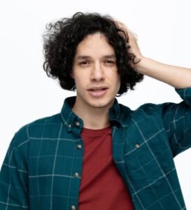 Sculpted wavy with bold expression is a hairstyle of the trendy youngsters