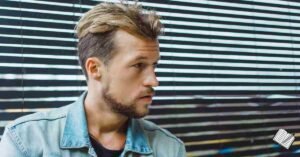 Side part flow is unique and prominent haircut