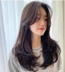 Curtain bang hairstyle gives a carefree and sophisticated appearance